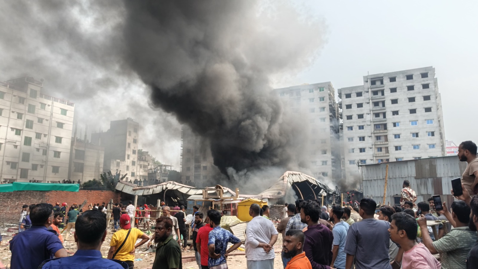কদমতলীতে গ্যাস লাইটার কারখানায় আগুন